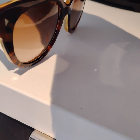 Stunning PRADA Sunglasses - Picture 6 of 8